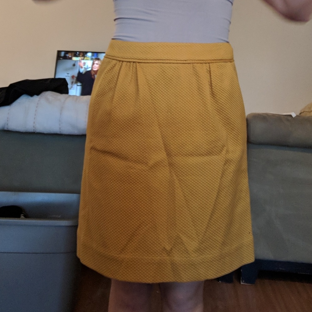 Yellow business skirt